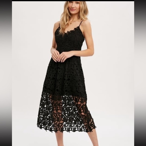 Astr Dresses & Skirts - ASTR The Label Kenna Lace MIDI Dress